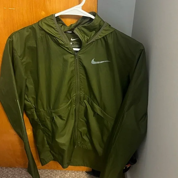 Nike running jacket 
Army green
Size S - Picture 2 of 2
